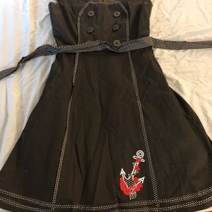 Retro dress with embroidery accent